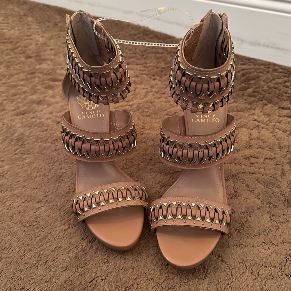 Vince Camuto “Fancle” platform heel Sz 8 NWT